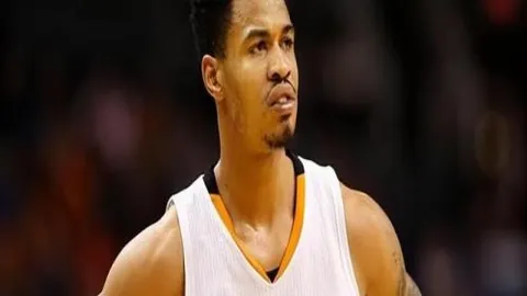 希门尼斯失点约维奇立功，那不勒斯1-2遭AC米兰逆转